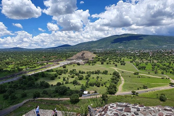 Private Tour of Pyramids of Teotihuacán and Basilica of Guadalupe - The guide and the car: why comfort and pacing matter in Mexico City