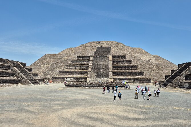 Private Tour Pyramids of Teotihuacán and Guadalupe Basilica up to 4 people - Getting from place to place: private transportation that reduces stress