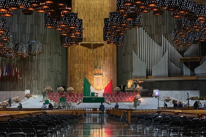 Private Tour: Pyramids of Teotihuacan, Tlatelolco & Basílic of Guadalupe - The craft workshop and cactus-based spirits stop