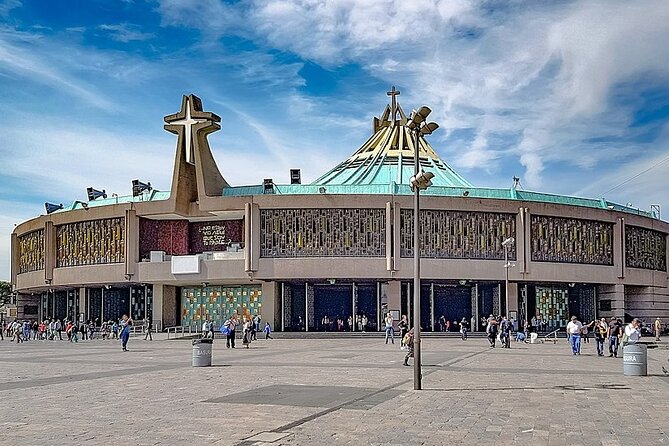 Private Tour, Teotihuacan, Basilica of Guadalupe. - What the guide-centered day feels like in practice