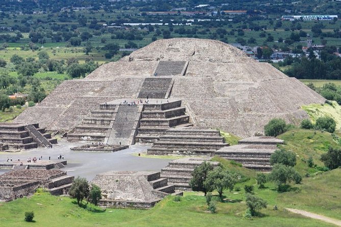 Private Tour to the Pyramids of Teotihuacán from CDMX from 1 to 4 people - Crafts workshop: obsidian, pulque, and optional tastings