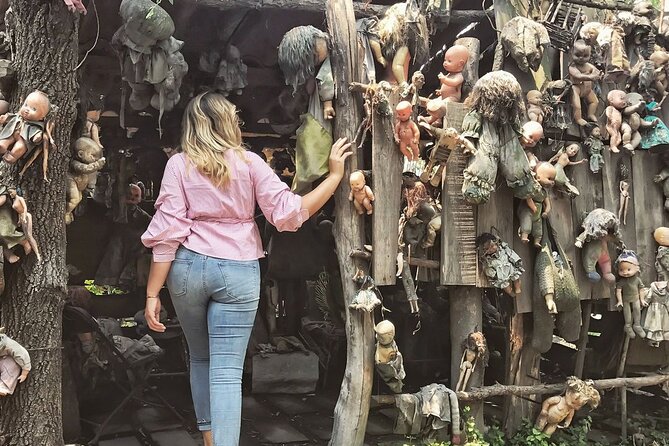 Private tour to the spooky Island of the Dolls in Xochimilco - Why the Island of the Dolls feels so specific to Xochimilco