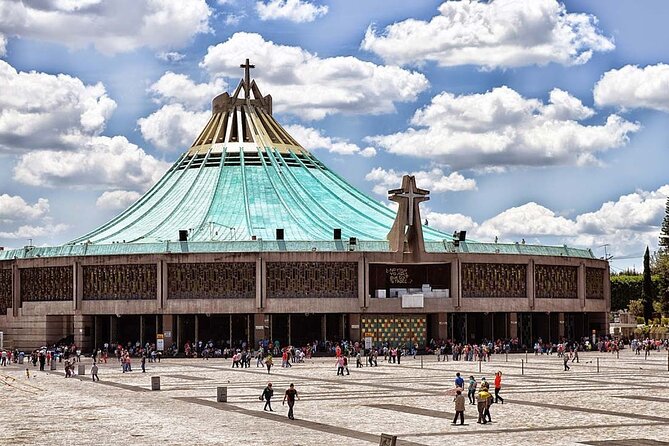 Pyramids of Teotihuacán and Basilica of Guadalupe - The biggest question: will your guide actually lead you through the site?