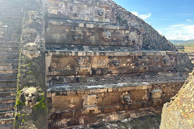 Pyramids of Teotihuacan and restaurant la Gruta (Original) - Tequila tasting and the artisan stop: learning, not just shopping