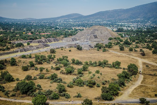 Pyramids of Teotihuacan, Guadalupe Shrine & Tlatelolco Tour - Basilica de Santa Maria de Guadalupe: One Hour Can Feel Like Both Enough and Too Short