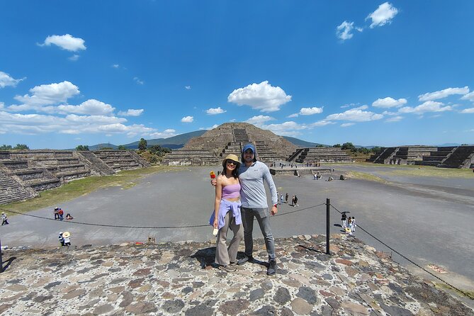 Pyramids of Teotihuacan without traps for tourists morning or afternoon - Free time for local vendors: shopping without pressure