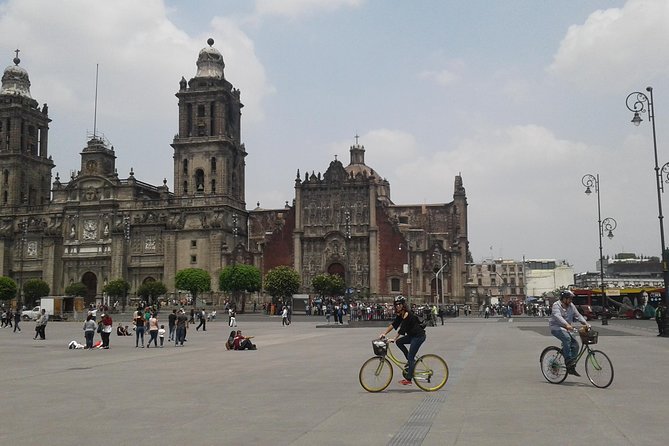 Ride Mexico City Historic Center, highlights w/ taco stop - Revolution Monument: a mausoleum with a view and context
