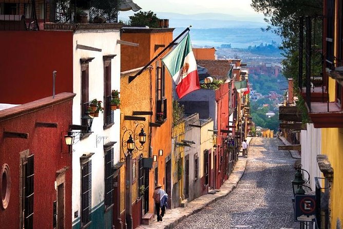 San Miguel de Allende in a day - Getting There From Mexico City: 7:00 AM Pickup and Return