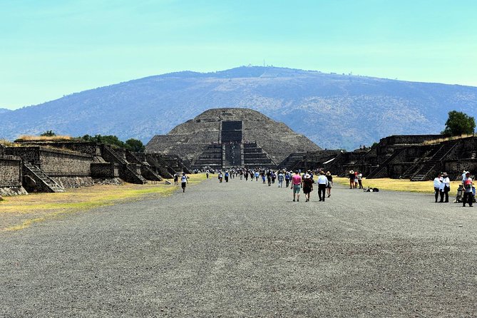 Small Group: Teotihuacan Pyramids and Shrine of Guadalupe with Lunch - Street vendors and jewelry: how to stay sharp on a guided day