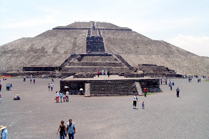 Small Group: Teotihuacan Pyramids and Shrine of Guadalupe with Lunch - Teotihuacan: Sun & Moon climbs, Quetzalcoatl, and the Avenue of the Dead