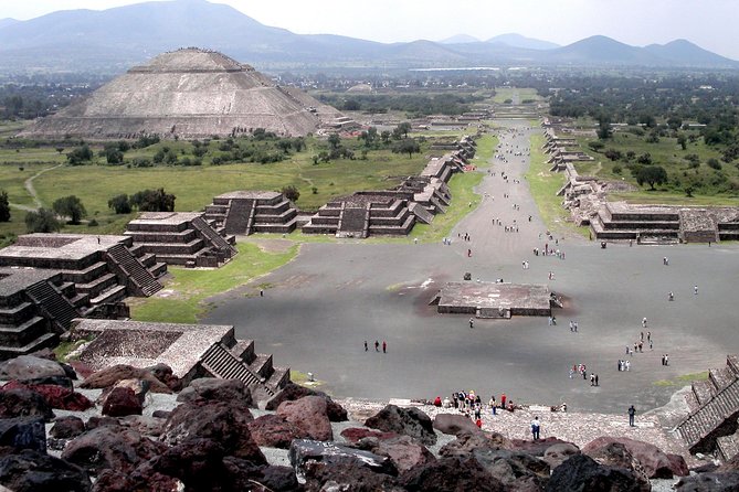Small VIP Group: Teotihuacan Pyramids and Shrine of Guadalupe with lunch - What about lunch, and what should you plan for?