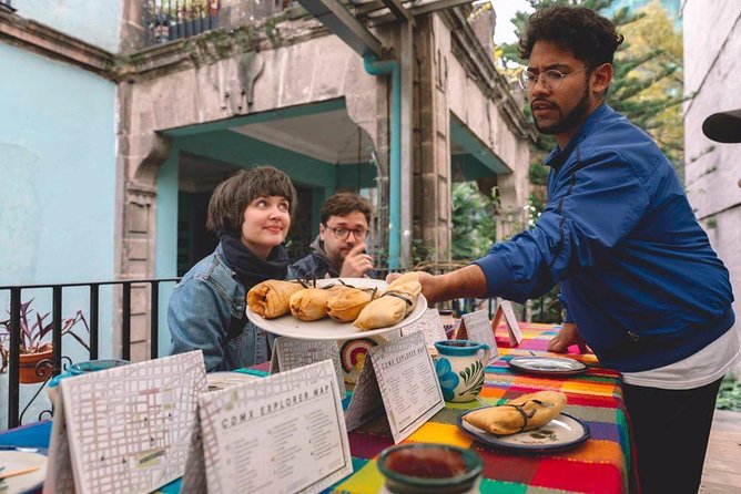 Street Food Tour with Friends - Stop 1: Condesa Streets, Park Energy, and Architecture Notes