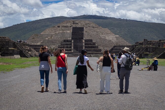 Teotihuacán 3 Pyramids Tour with Cave Breakfast + Transportation - Zona Arqueológica de Teotihuacán: Sun and Moon pyramids with Calzada de los Muertos
