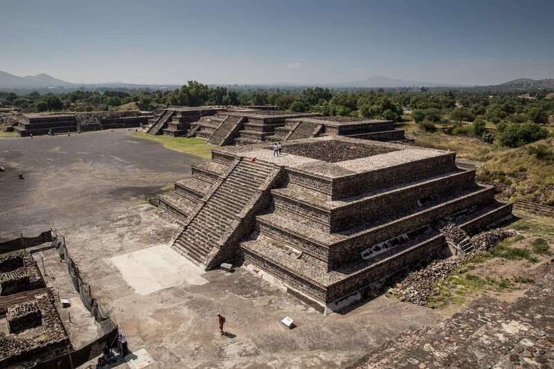 Teotihuacan Adventure: Private Tour & Lunch from Mexico City - Calzada de los Muertos: the walk that turns ruins into a readable city