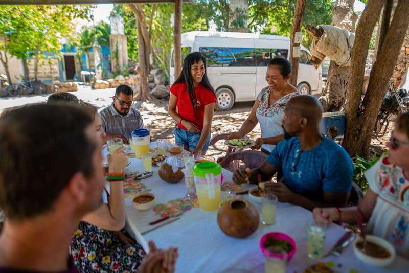 Teotihuacan Adventure: Private Tour & Lunch from Mexico City - Starting at Casa de los Azulejos: a dramatic kickoff in Centro Histórico