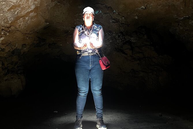 Teotihuacan All Inclusive : Safe Tourism for the Whole Family. - Parque Temático Tlalocan caves: Helmets, flashlights, and solar markers