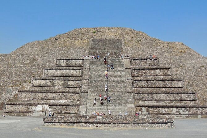 Teotihuacan and Basilica of Guadalupe with mezcal, tequila & handcrafts - Plaza de las Tres Culturas: a fast lesson before the pyramids