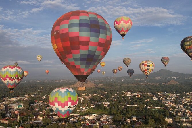 Teotihuacan Balloon Experience with Transportation and Breakfast - Zona Arqueológica: walking the Pyramids of the Sun and Moon