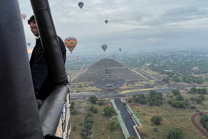 Teotihuacan balloon flight with cave breakfast + pyramids - Hotel Pickup to Globeport: The Day Starts Simple
