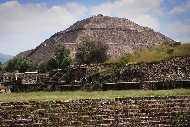 Teotihuacan & Basilica Guadalupe Tour with lunch - Meeting at 8:35 am and riding out in a minivan
