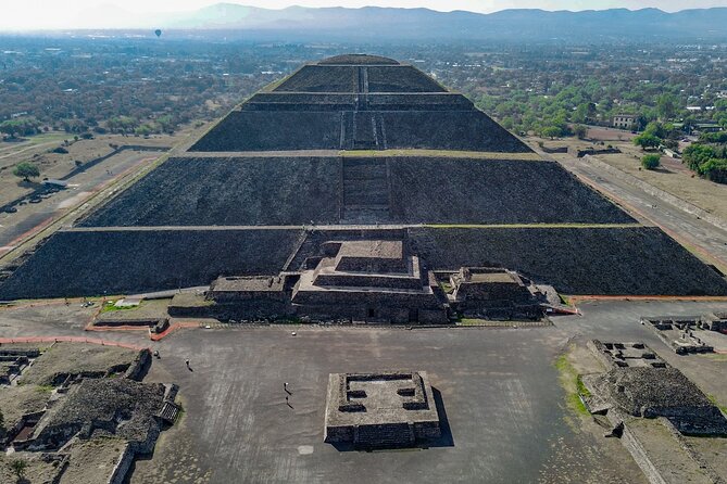 Teotihuacan Early Access Guided Tour with optional Lunch - Climbing, heat, and photo strategy around the Pyramid of the Moon