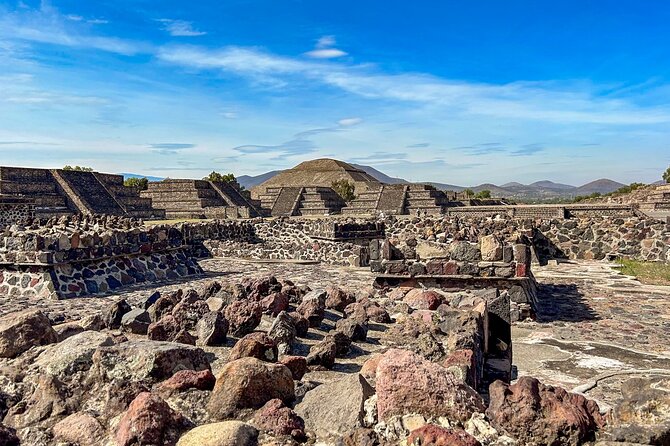 Teotihuacan, Guadalupe Shrine & Tlatelolco Day Tour with Lunch - Obsidian crafts at El Quetzal Artesanias and the included tequila tasting