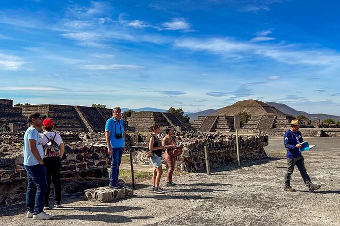 Teotihuacan, Guadalupe Shrine & Tlatelolco Day Tour with Lunch - Teotihuacan with a guide: Sun and Moon pyramids plus free exploration