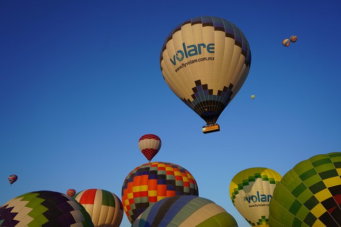 Teotihuacan Hot Air Balloon Flight from Mexico City / Volare - Landing toast, diploma, and breakfast with mariachi music