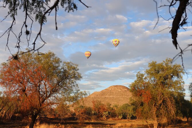 Teotihuacan Hot Air Balloon private or group tour - Stop 1: the balloon flight (small group, certified pilot, real timing)