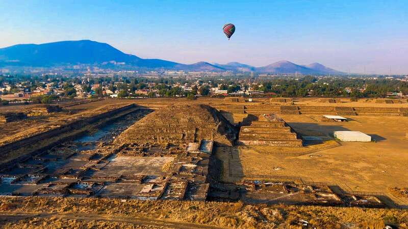 Teotihuacan: Hot Air Balloon Ride with Breakfast & Transport - The Sparkling Wine Toast and Flight Certificate Moment