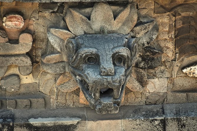Teotihuacan Piramids and Shrine of Guadalupe without Lunch from Mexico City - Museo de la Basílica de Guadalupe area: Tres Culturas Plaza and a living sacred site