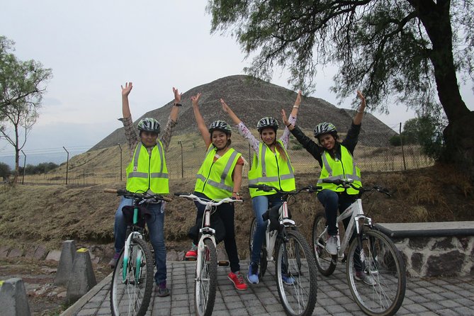 Teotihuacán plus Bike Tour - Stop 2: guided walking tour inside Teotihuacán’s UNESCO zone