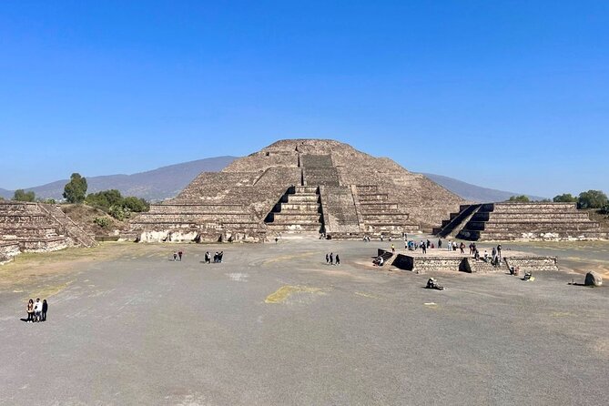 Teotihuacan: Pyramids, Caves & Culinary Experience - Pirámide de la Luna and the feel of the procession route