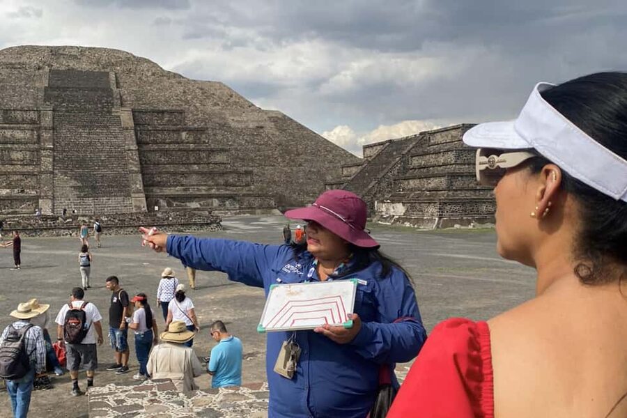 Teotihuacan Pyramids: Guided Tour with Entry Ticket Included - Avenue of the Dead: how the guide turns ruins into orientation