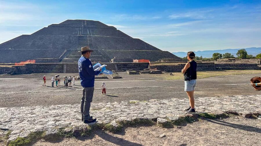 Teotihuacan Pyramids: Guided Tour with Entry Ticket Included - Pyramid of the Sun and Pyramid of the Moon: what to expect at ground level