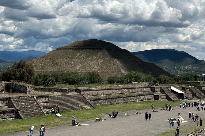 Teotihuacán Pyramids Private Tour From Mexico City - Pyramid of the Sun and Pyramid of the Moon: What You’ll Feel Standing There