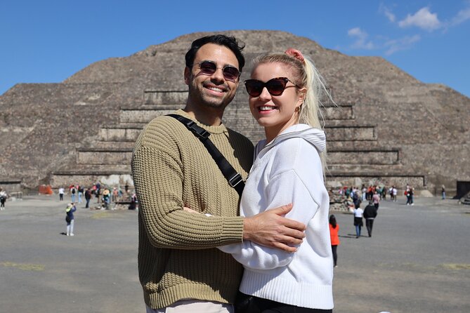 Teotihuacan Pyramids with Cave Visit and CDMX Transportation - Stop 1: the fast transfer to Teotihuacan