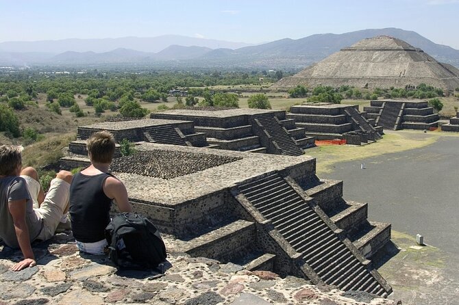 Teotihuacan, Shrine of Guadalupe & Tlatelolco - Lunch at La Higuera plus local liquor tasting: the morale section of the day