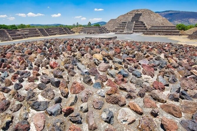 Teotihuacan, Shrine of Guadalupe & Tlatelolco - Guides, language, and group size: this tour can feel excellent—or frustrating