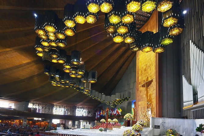 Teotihuacan, Shrine of Guadalupe & Tlatelolco Day Tour - The Road Trip Details: Comfort, Traffic, and the Liquor Tasting Stop