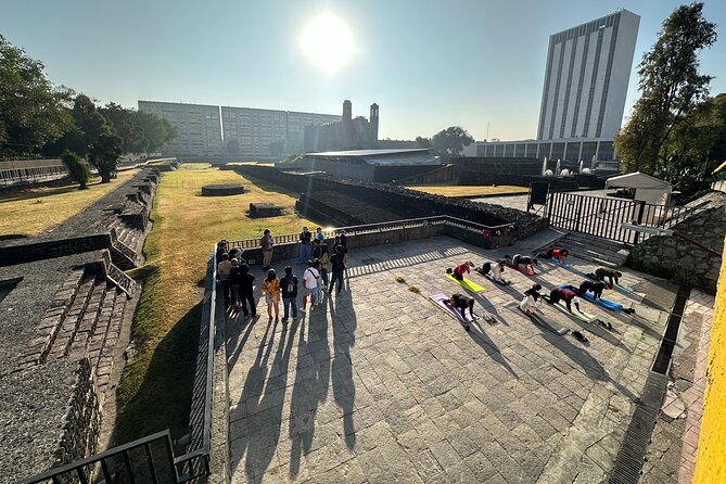 Teotihuacan Tour with Basilica of Guadalupe and Tlatelolco - Artesanías Poncho: crafts, replicas, and the drink tastings angle