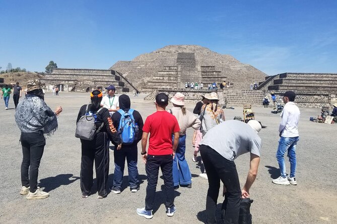 Teotihuacan Tour with Basilica of Guadalupe & Tlatelolco - Teotihuacan Pyramids: Sun, Moon, causeway, and photo time
