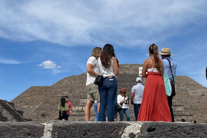 Teotihuacan Tour with Transportation & Food (PRIVATE OPTION) - The walk, the pacing, and the vendor zone in between