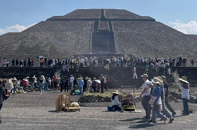 Teotihuacan VIP 3 Pyramids, Breakfast in Cave, Private Transportation - Teotihuacán with a certified guide: Pyramid of the Moon, Pyramid of the Sun, and time to walk
