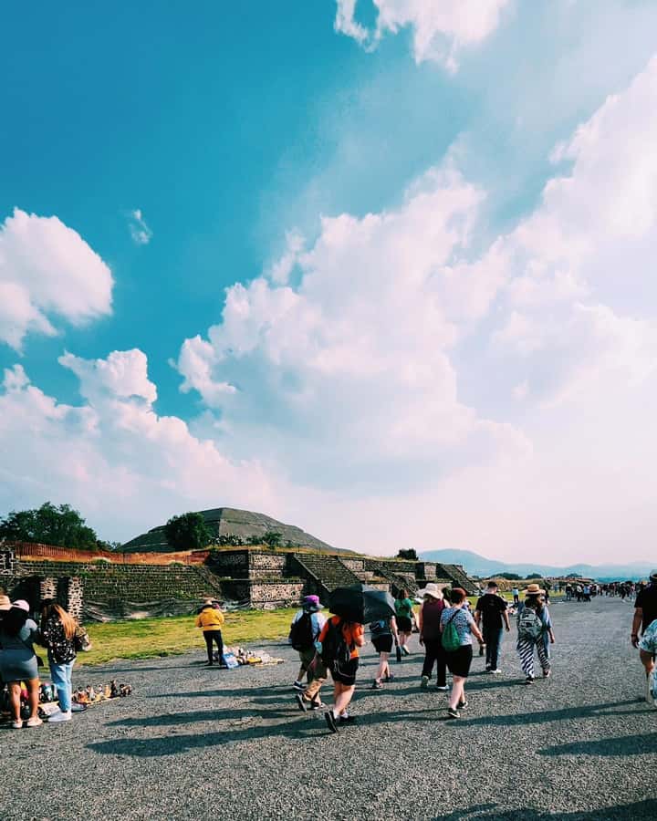 Teotihuacan VIP: Tour of the pyramids and Basilica of Guadalupe, tourist areas - The long drive that actually matters