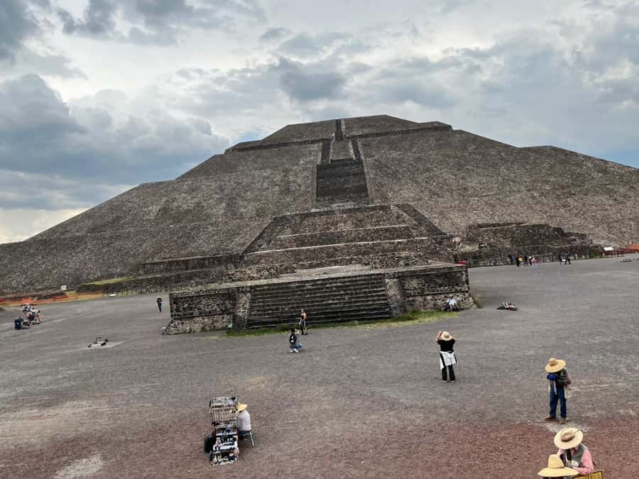 Teotihuacan VIP: Tour of the pyramids and Basilica of Guadalupe, tourist areas - Pyramid of the Sun guided walk: what you’ll get in 90 minutes