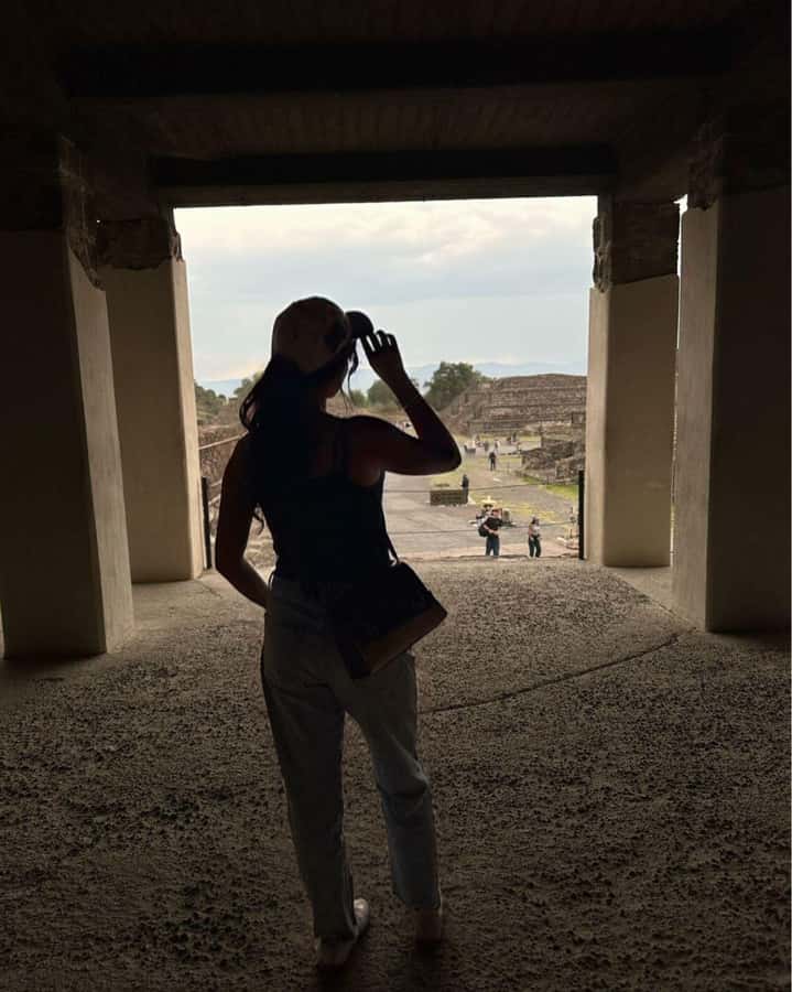 Teotihuacan VIP: Tour of the pyramids and Basilica of Guadalupe, tourist areas - Viewpoint + visitor center time: planning for the best light and best angles