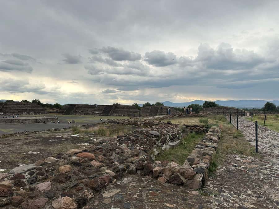 Teotihuacan VIP: Tour of the pyramids and Basilica of Guadalupe, tourist areas - Price and value: is $90 a fair deal?