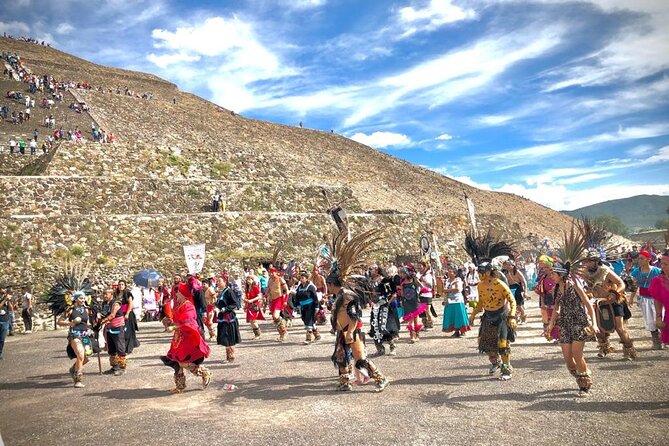 Teotihuacan with a Local - The Ride Out of Mexico City Includes a Coffee Stop