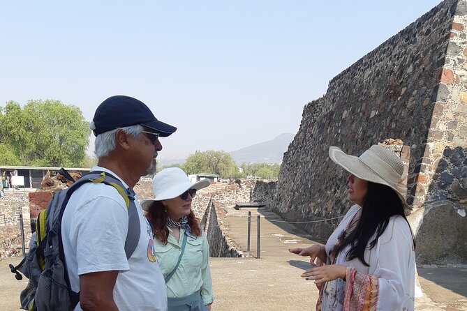 Teotihuacan without crowds, without tourist traps. - The hour of walking before Teotihuacan even opens
